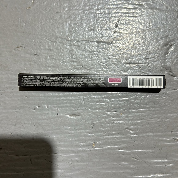 Younique Moodstruck Precision Pencil Lip Liner in the colour Posh - Picture 2 of 3